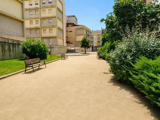 Amplia vivienda seminueva con dos terrazas, zona comunitaria y dos plazas de parking opcionales en la zona de Sagrada Família de Manresa — 22