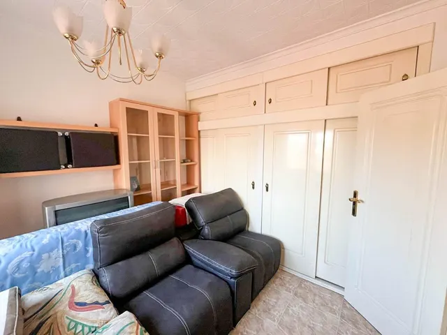 Chalet con piscina y amplias estancias en El Chaparral — 47