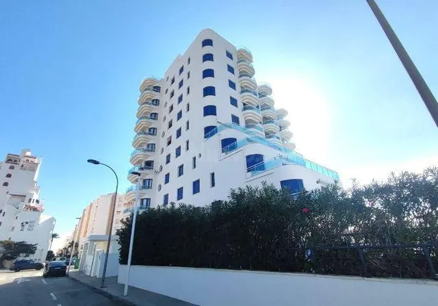 SE VENDE de Piso + Garaje OKUPA en Calle Poligono Z-1 - Mang - foto 3