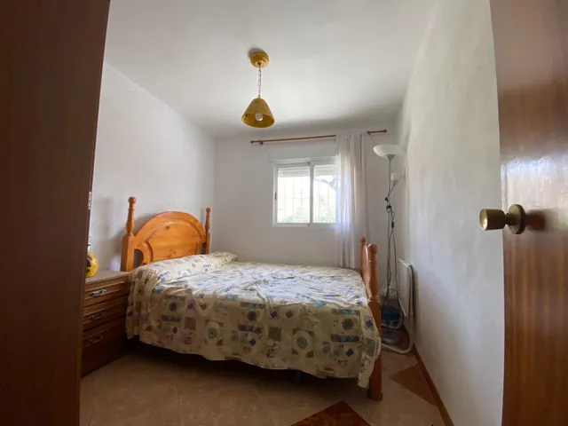Se vende cortijo a distancia de a pie al pueblo — 16