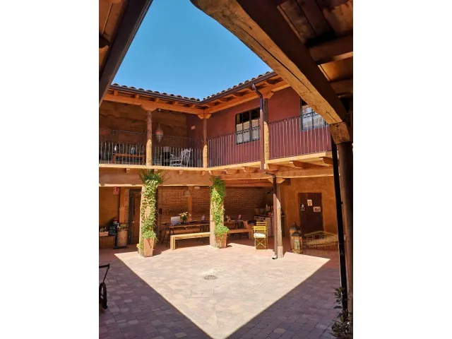 Casa Rural y Albergue de 376 m2 • Camino de Santiago | A 13 