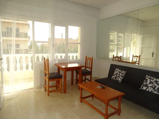 Estudio en esquina a 200 m del mar en La Carihuela, Torremolinos — 2