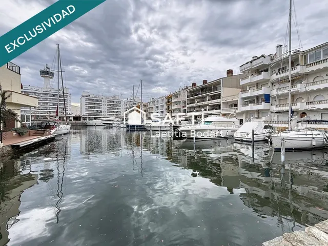 Estudio con terraza y vistas al canal, situado en la zona muy buscada de Caballito de Mar, en Empuriabrava. — 18