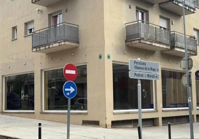 LOCAL COMERCIAL EN VENTA EN CASTELLÒ D'EMPÚRIES — 7