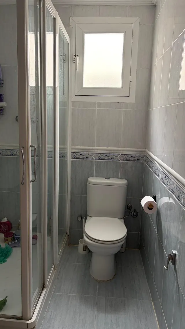Se vende piso de 2 habitaciones con balcón y ascensor — 20