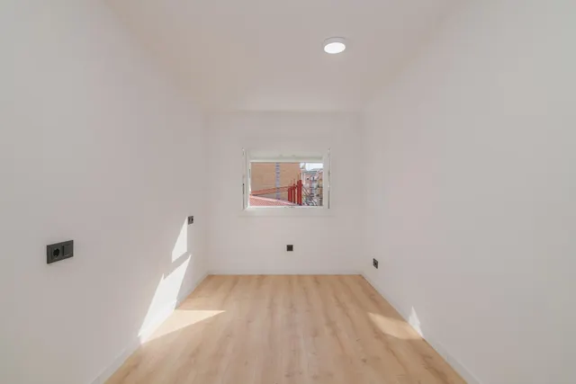 Piso de 3 habitaciones reformado al lado del Colegio Oms i de Prat. — 35