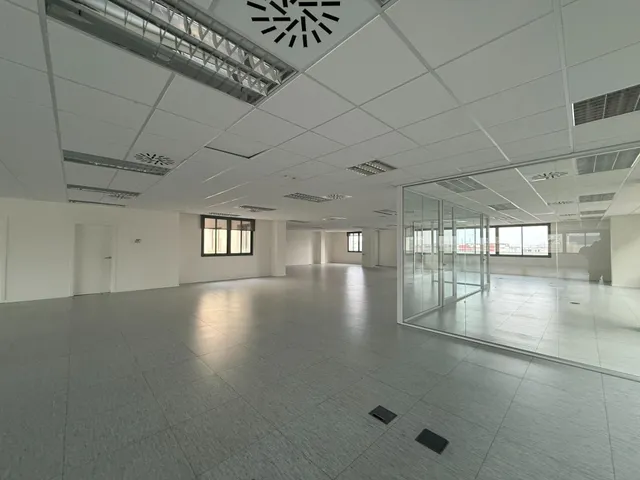 Oficinas en la zona de gran via 2 exteriores diafana con pk — 10