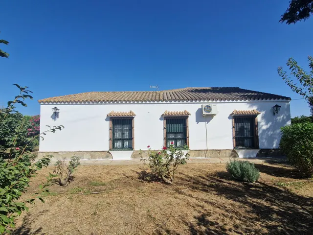 Finca rústica con dos viviendas, piscina y 56.000 m2 de tierras de regadío a 10 minutos de Jerez — 3