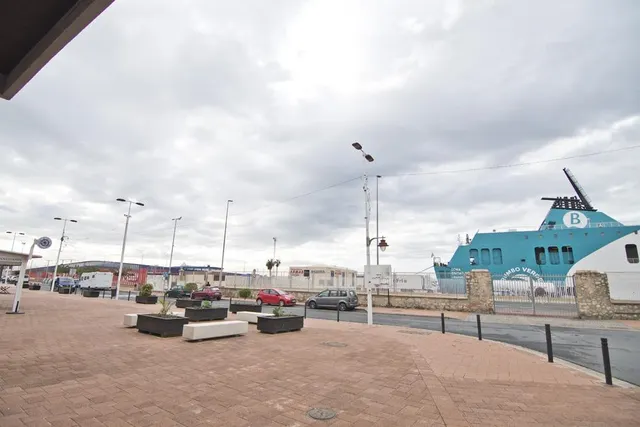 LOCAL COMERCIAL EN EL PUERTO DE MOTRIL — 11