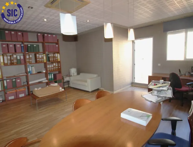Local comercial actualmente oficina muy bonita en 1ª línea de la playa de Morro de Gos — 10