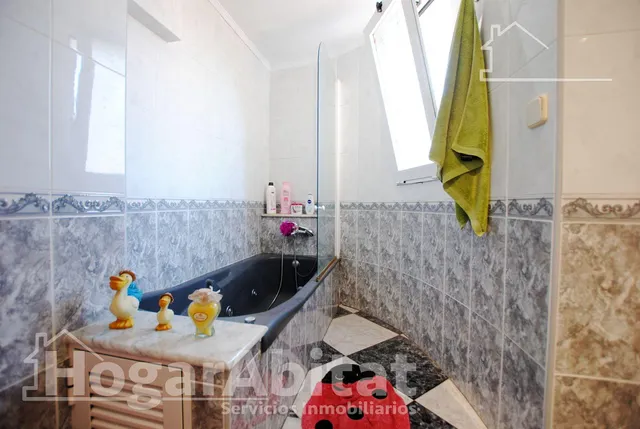 ADOSADO SEMINUEVO CON TERRAZA Y GARAJE — 38