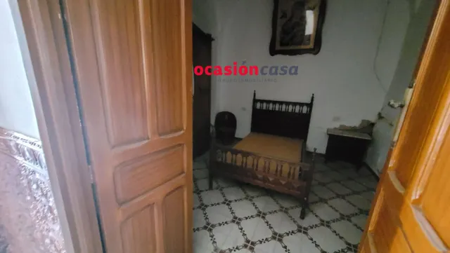 SE VENDE CASA Y PISO — 19
