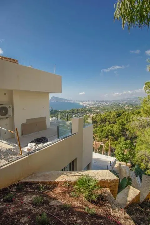 Villa moderna con vistas panorámicas al mar y a la montaña — 33