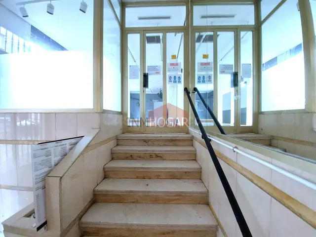 Fantástico local comercial en pleno centro de Ávila, con esc