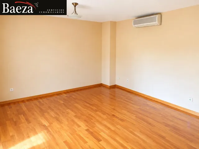 MAGNÍFICO ÁTICO CON GRAN TERRAZA EN PLANTA + GARAJE — 10