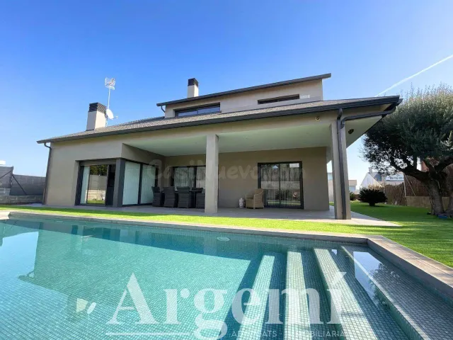 Venta espectacular chalet en Palau-Solità i Plegamans - foto 2