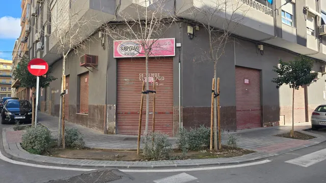 LOCAR HACIENDO ESQUINA FICCIA ,, con 5 escaparates JUNTO A C - foto 3