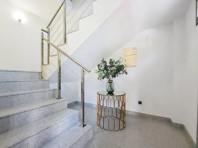 ¡TODO REFORMADO! CASA CON AMPLIO GARAJE Y LOCAL COMERCIAL - foto 5