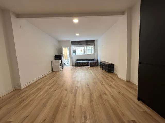LOCAL COMERCIAL REFORMADO JUNTO AL PARQUE DEL TOSSAL – ZONA TRANQUILA Y BIEN COMUNICADA — 4