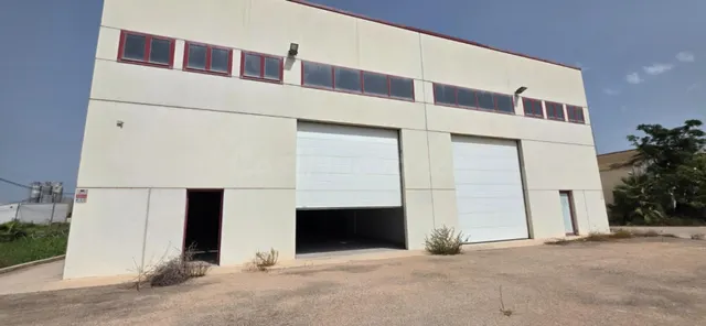 Gran oportunidad en Deltebre: Dos naves industriales con 696