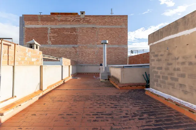 FINCA CON POSIBILIDAD DE DOS PISOS PARA RENTABILIDAD! — 46