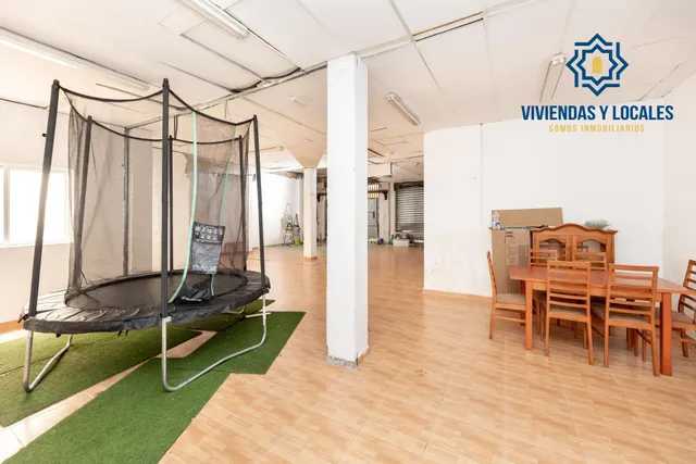 Venta de local de 171 m2 en Armilla (Granada) — 2