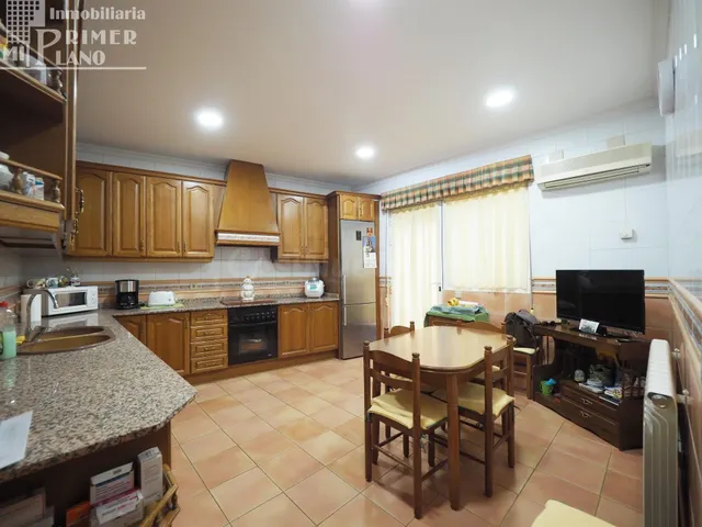 Amplia Casa en Venta en Tomelloso - Calle Alfonso XII y Call - foto 3