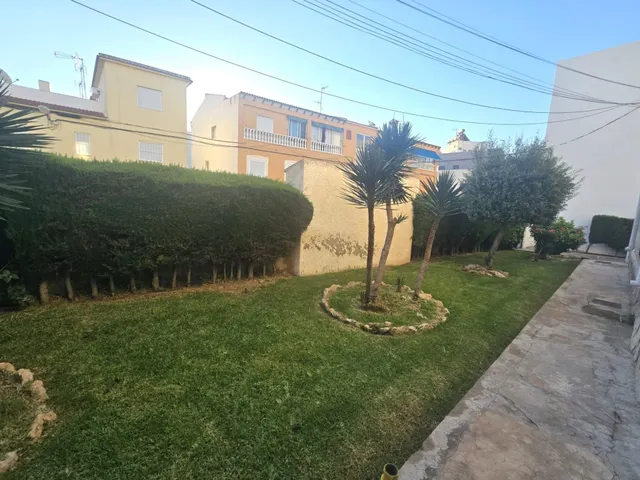 Dúplex adosado, 2 dormitorios, 1 baño, piscina comunitaria, cerca de la Avda. de las Habaneras, a unos 10/15 min. a pie de la playa del Cura — 39