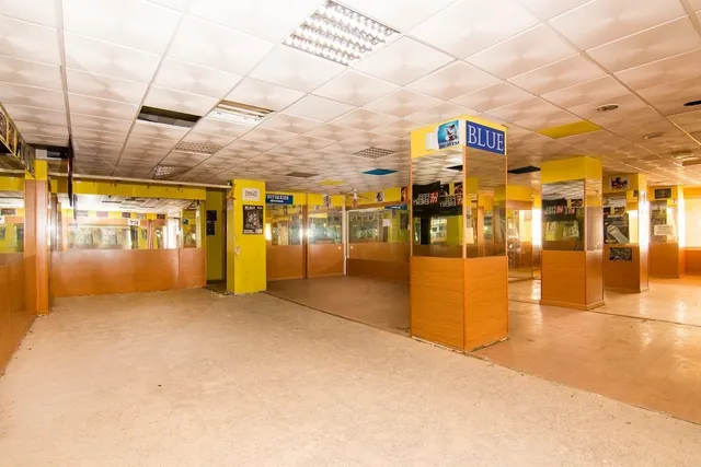 Local comercial en el centro (Plaza Gran Capitán) — 8