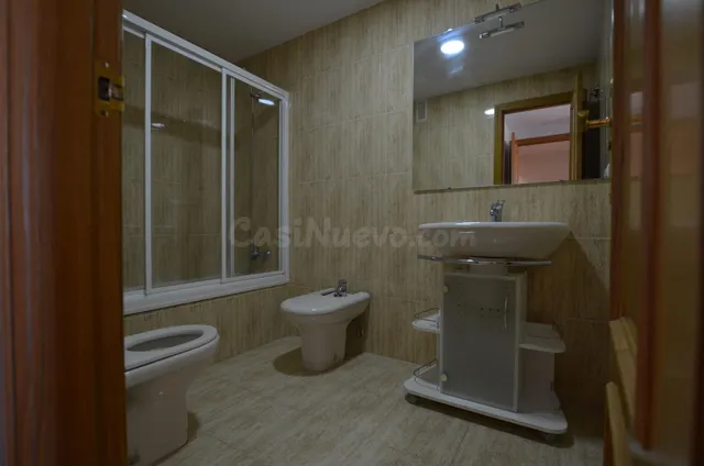 SE ALQUILA PISO PARA FAMILIAS, ZONA DE BOLA DE ORO - foto 4