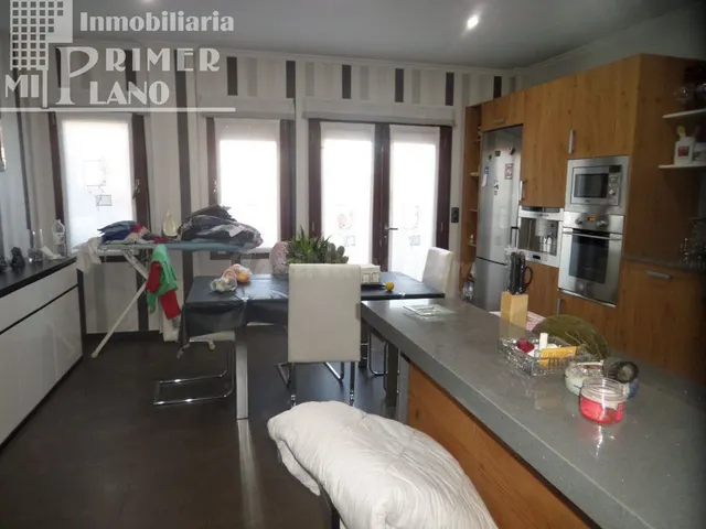 SE VENDE CASA CON GARAJE Y PISCINA POR CALLE ORIENTE PARA EN