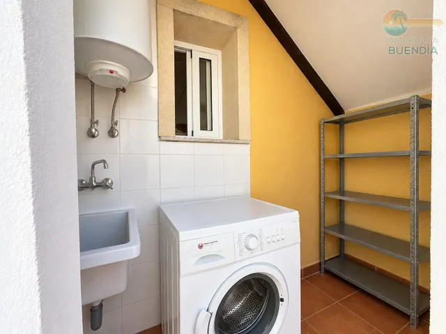 CHALET CON PISCINA EN EL PARETON — 27
