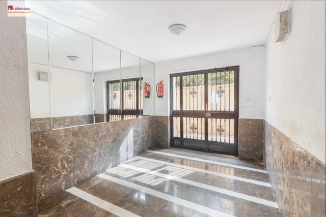Piso 3 habitaciones en Calle Santa Margarita, junto Cmno. Bajo de Huétor — 28