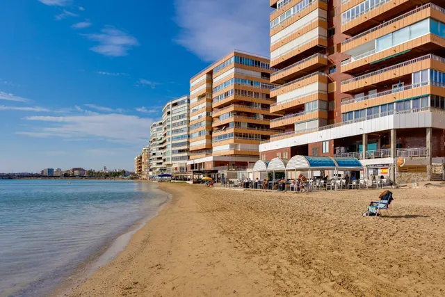PRECIOSO APARTAMENTO TOTALMENTE REFORMADO CON VISTAS FRONTALES AL MAR — 49