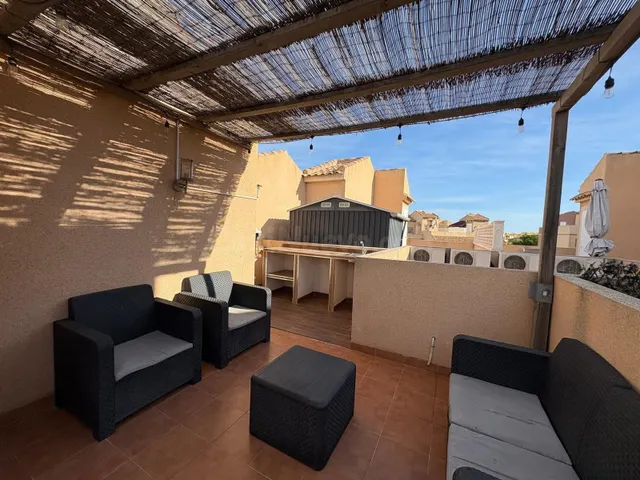Bungalow de 3 dormitorios y 2 Baños con 2 Terrazas y Piscina en Gran Alacant. — 4