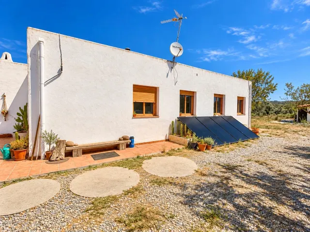 Finca de 11.000 m2 con 2 edificaciones y gran sala polivalente en Jérica — 21