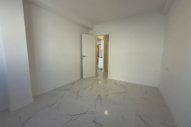 Piso completamente reformado – 3 habitaciones, y vistas parciales al mar — 16