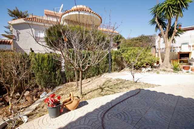 Villa de 4 dormitorios, 3 baños, piscina y jardín en dehesa de campo amor (orihuela costa) — 28