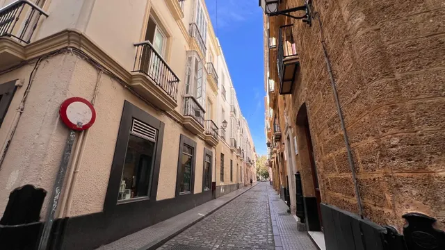 LUZ DEL SUR INMOBILIARIA te presenta una vivienda muy especial en pleno centro de Cádiz — 35