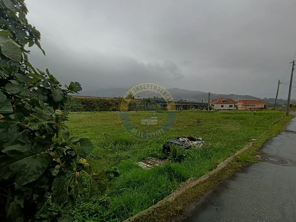 Terreno edificable en Beade (Vigo) con vistas panorámicas.