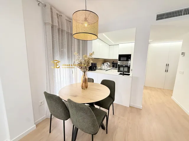 APARTAMENTO EN EL CENTRO DOS DORMITORIOS Y PLAZA DE GARAJE - foto 4