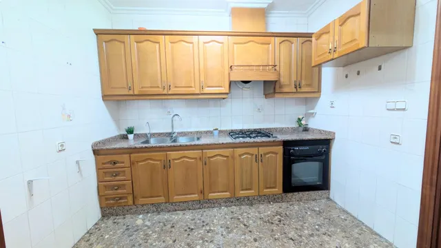 ¡Oportunidad única en la zona de Plaza de Barcelona!. Planta baja con entrada independiente y gran patio pisable. — 5