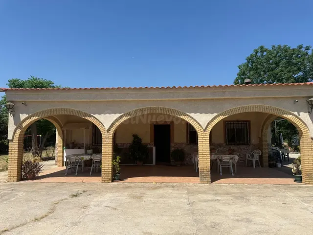 TRES VIVIENDAS, PISCINA Y PRIVACIDAD EN UNA FINCA ÚNICA.