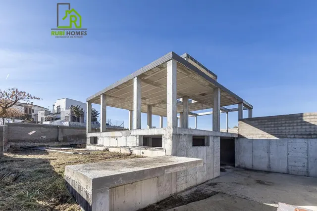 Parcela exclusiva con estructura de Chalet independiente y p