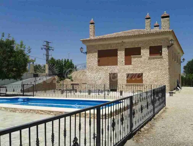 Casa-Chalet en Venta en Villena Alicante