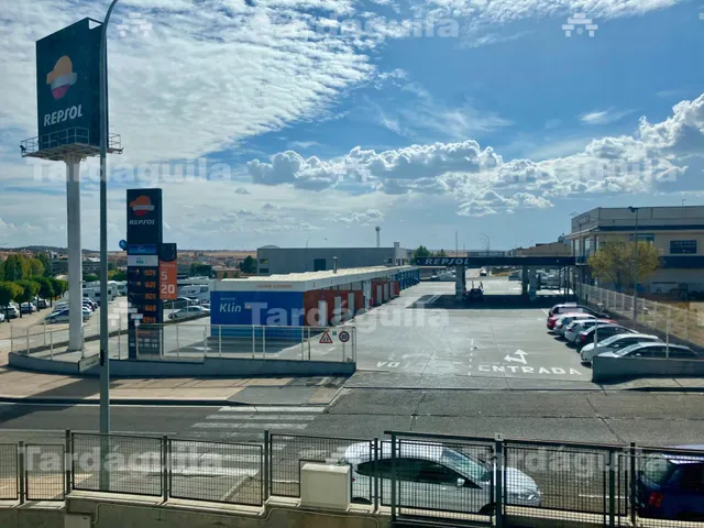 VENTA O ALQUILER DE 1.000 M2 DE LOCAL COMERCIAL EN POLÍGONO MONTALVO III. — 11