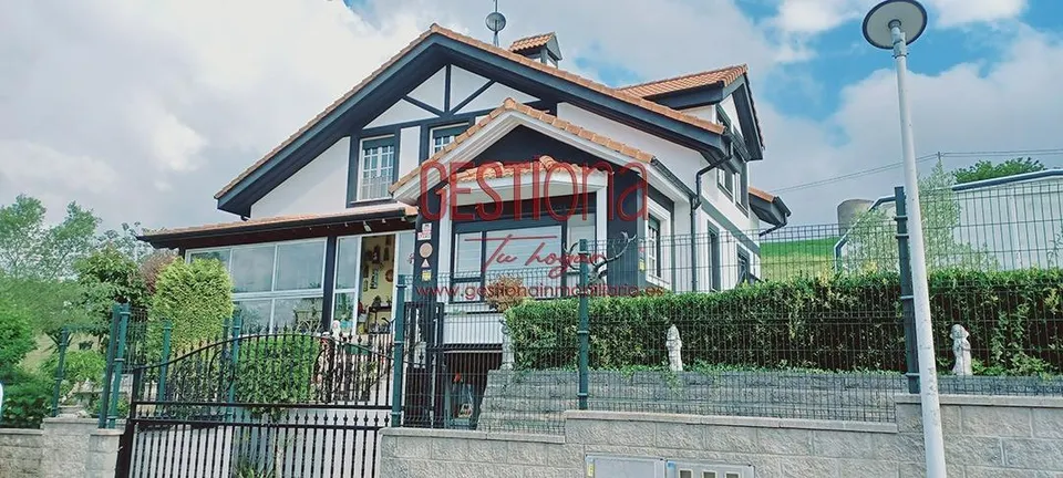 CHALET CON PISCINA PRIVADA. MERUELO.