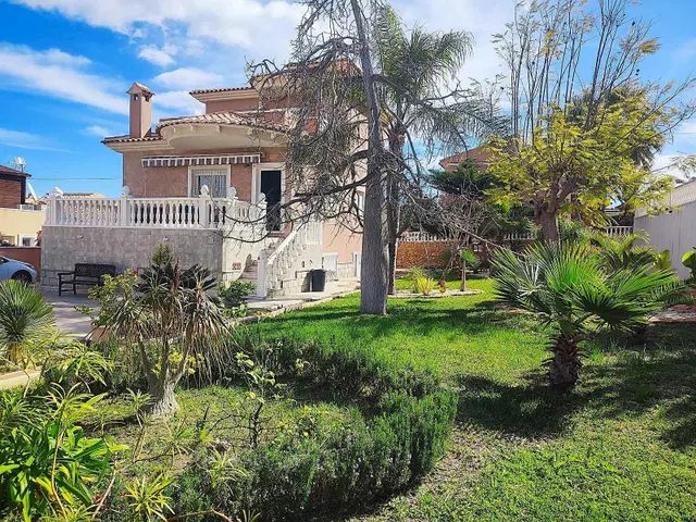 Villa en Urb. Los Balcones. — 42
