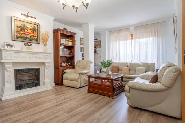 CHALET CON PISCINA Y JARDÍN A SOLO 10 MINUTOS DE GRANADA