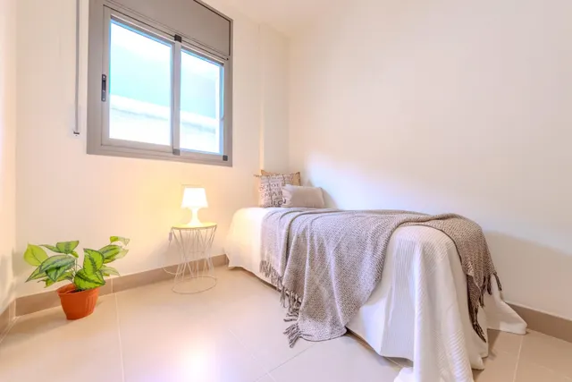 Vivienda construida en 2009, ubicada en zona tranquila residencial de Els Pallaresos. — 24